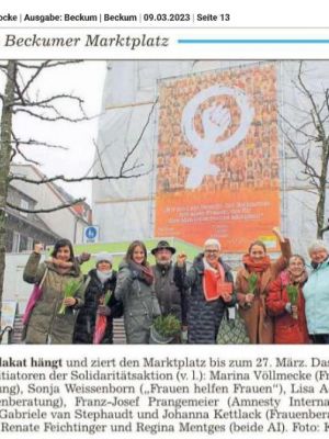 Solidaritätsaktion Banner am Gebäude Wir sind ein Gesicht der Solidarität Frauen.Leben.Freiheit
